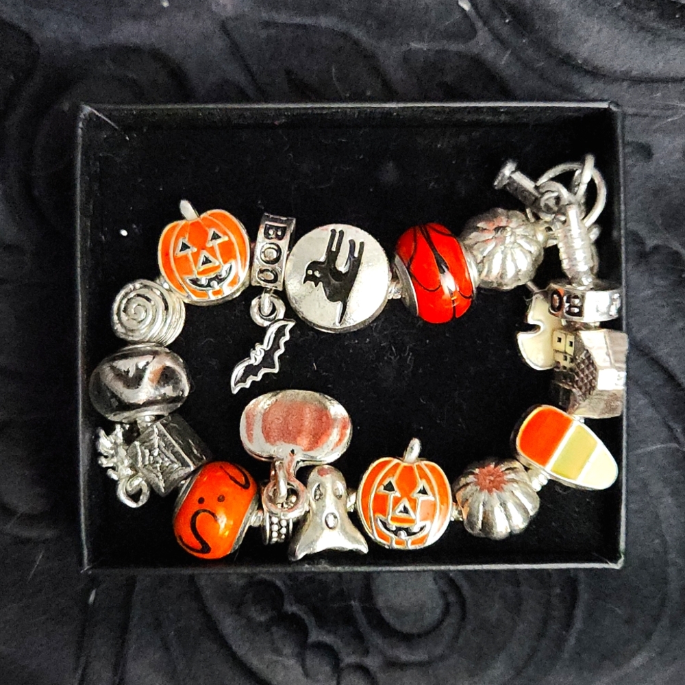 Happy Halloween Danbury mint charm bracelet new
